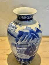 Vintage Chinese Vase. Blue & White. Porcelain. Willow Pattern Style Decoration