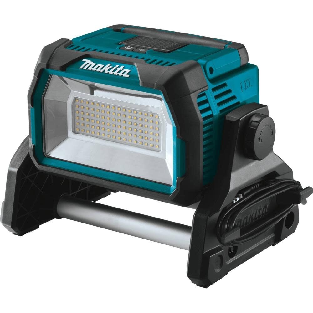 Литий-ионный аккумуляторныйпроводной рабочий фонарь Makita 18V X2 36V Lxt без инструмента 64190₽