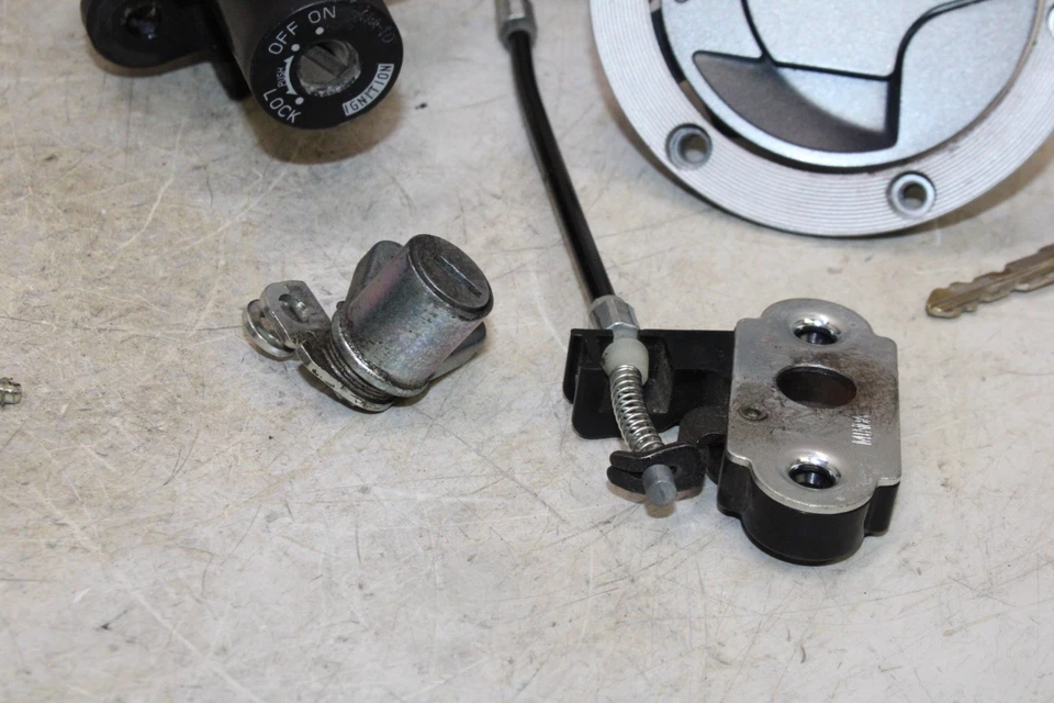 Kawasaki Ninja 300 Ex300A 2014 juego de bloqueo de encendido OEM con tapa de gasolina bloqueo de asiento con llave Foto 4 de 4