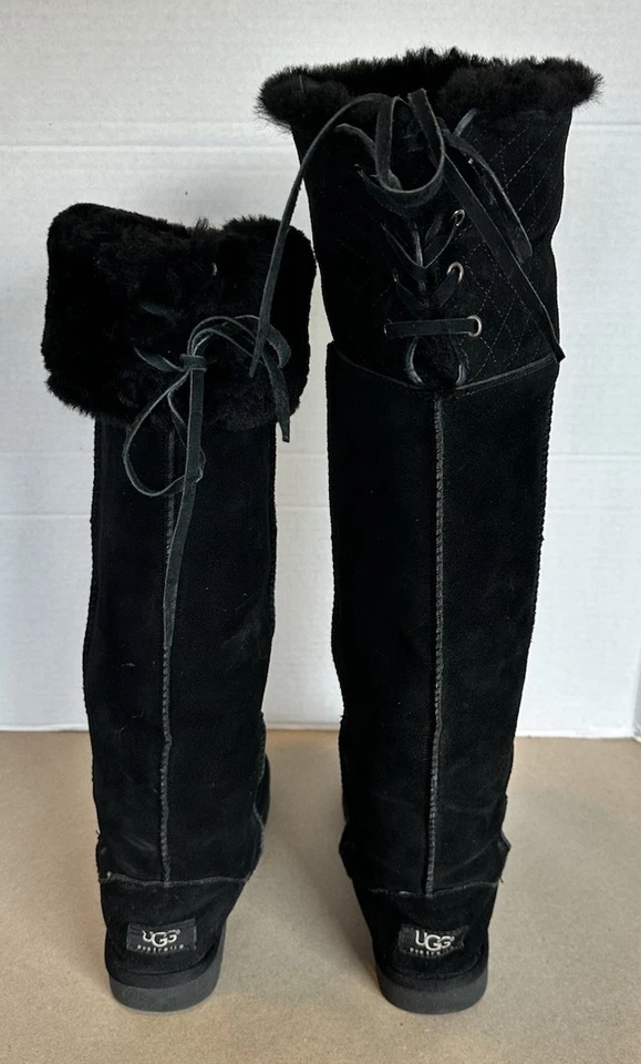 UGG Sobre la Rodilla Bailey Botón Botas de Bombardero Negro Gamuza Talla 7 21.5” Alto Plegables Foto 4 de 4