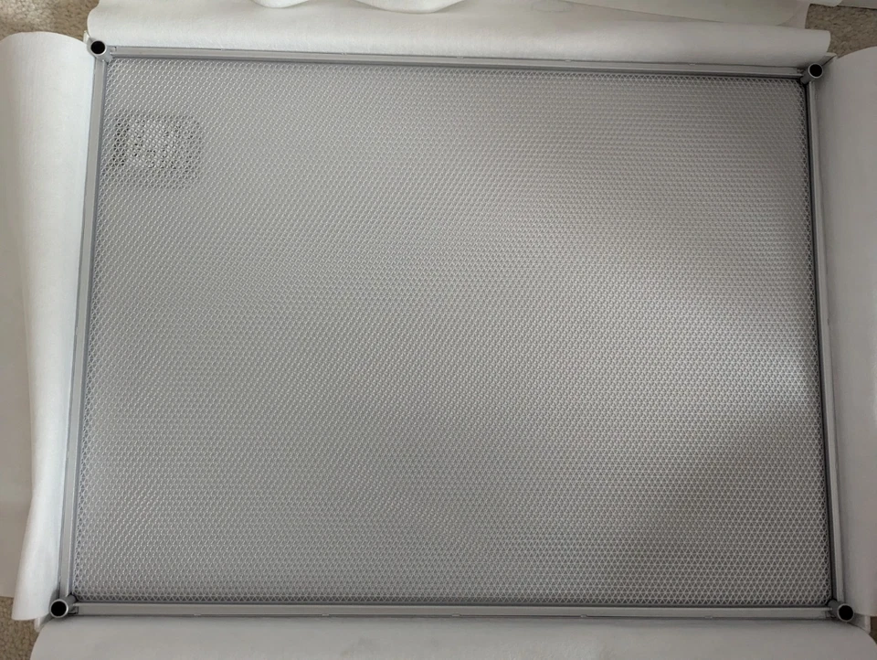 Master & Dynamic MA770 Speaker Grill Silver 44cm x 33cm - New Box Very Marked - Image 4 of 4
