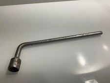 MERCEDES-BENZ CLS C219 Radschl&uuml;ssel A2215810001 3.00 Diesel 165kw 2008 28290450