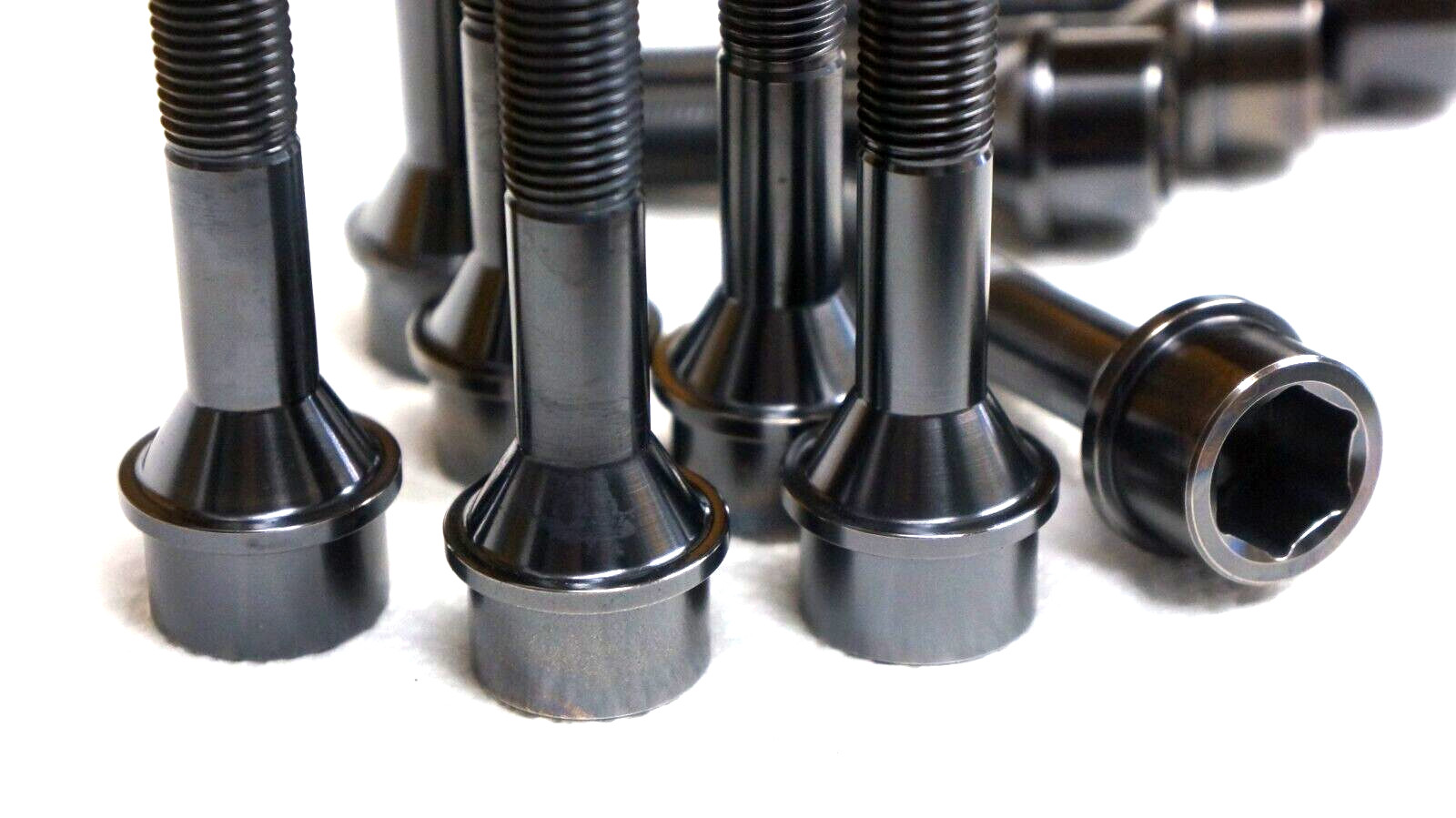 10x set Black 72mm Ferrari Titanium Wheel Bolts for spacers 20mm