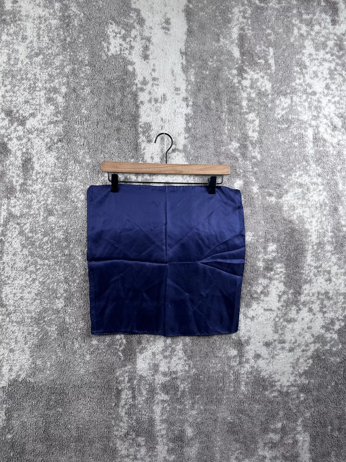 Christian Dior foulard de poche 16,5 x 17 femme bleu marine satin soie carré