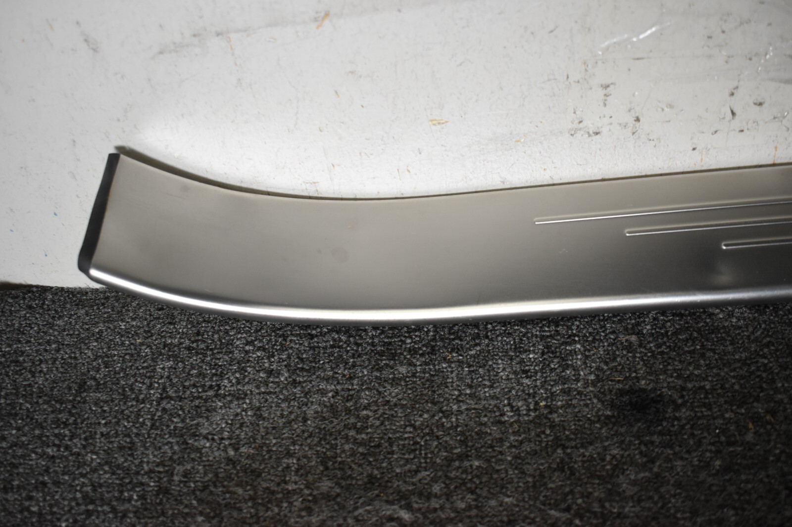 2012-15 Bentley Continental GTC V8S right Scuff step trim kick plate 3W8853538AN