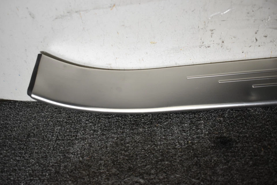 2012-15 Bentley Continental GTC V8S right Scuff step trim kick plate 3W8853538AN - Image 2 of 4