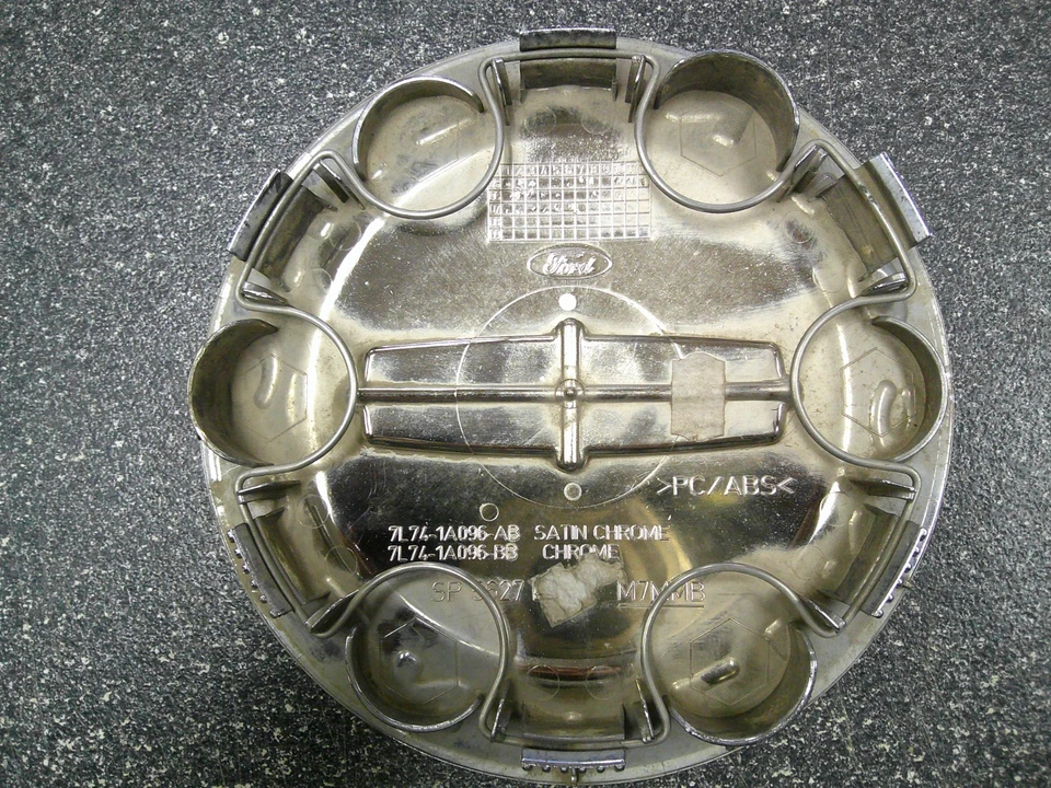 Lincoln Navigator 2007-2014 20" OEM tapa central cromada 7L74-1A096-BB 3651 - uno/1 Foto 3 de 4