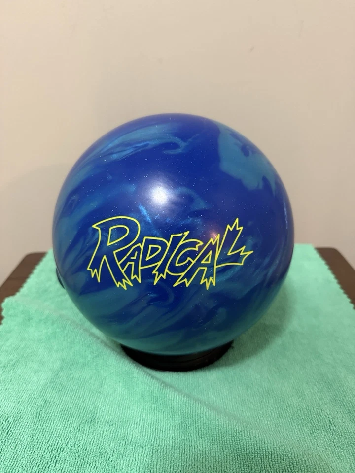 Bola de boliche Radical Max Bias 15 lb. Usado - Imagem 2 de 4