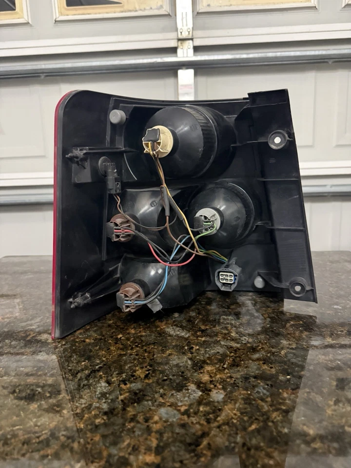 2006-2008 Land Range Rover Sport Right RH Passenger Side Taillight Lamp RH OEM - Image 3 of 4