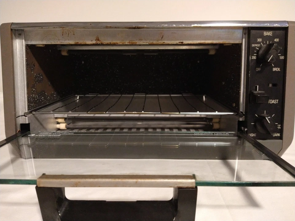 Black & Decker Toast-R-Oven Spacemaker Tested TR51TY2 With Pan Broiler Pan - Image 3 of 4