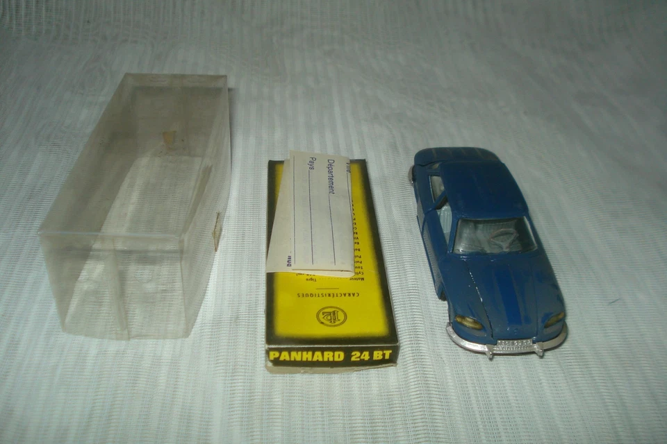 NOREV n°85 : Panhard 24 BT Berline bleu foncé - 1/43 - boîte d'origine - Photo 3/4