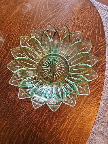 VTG Federal Uranium Manganese Glass Carnival Green Petal 10" Atomic Starburst