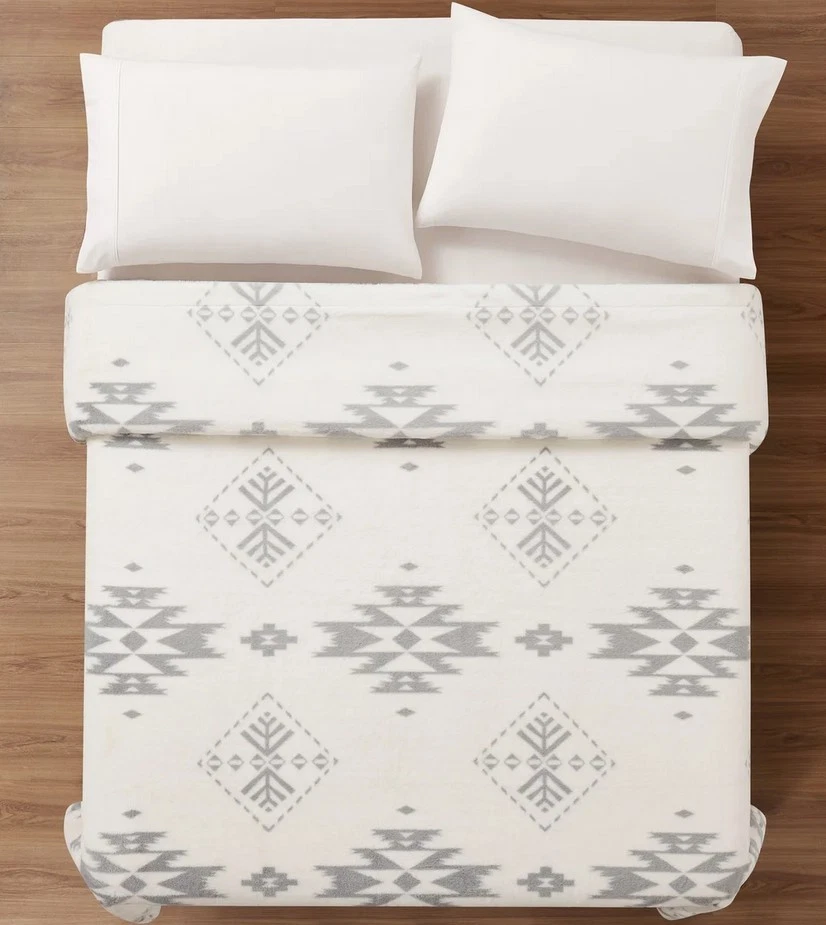 Pendleton Faux Fur Luxe Blanket QUEEN 98 in. x 92 in. Birch Tree Polyester New - Image 3 of 4