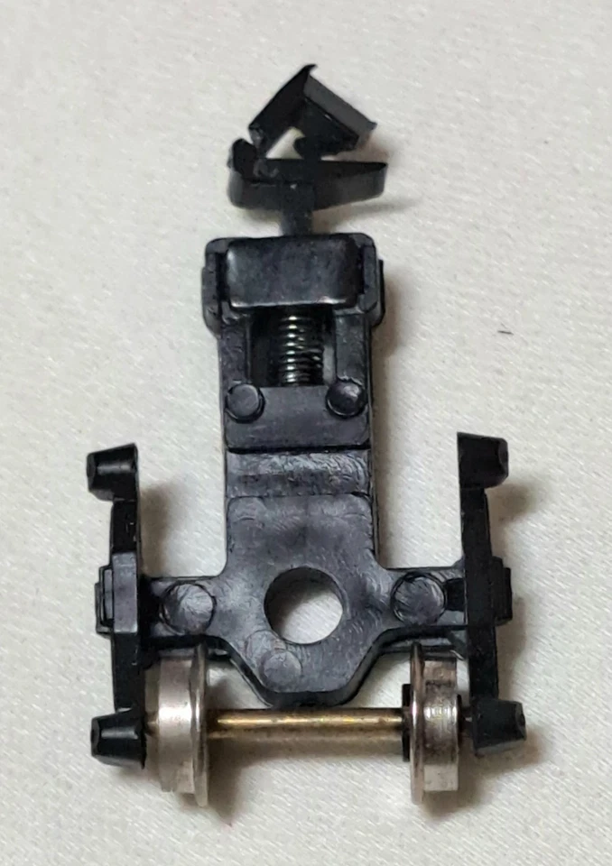 Lote de piezas de locomotora de tren Atlas Aurora Minitrix Trix escala N ruedas resortes nuevo de stock Foto 4 de 4