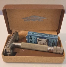 Gillette Ranger Safety Razor Set - With 2 blades Vintage Pre-War 1941