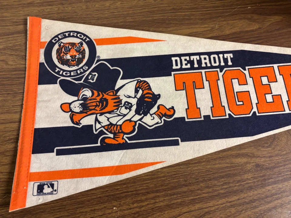 Vintage 1989 Detroit Tigers Full Size Felt Pennant - Image 4 of 4