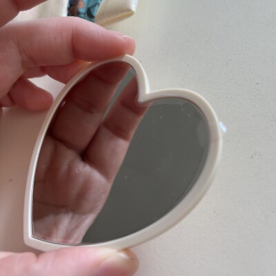 Gucci Beauty Heart Mirror in Silky Pouch Bag Gucci Beauty Heart Mirror in Silky Pouch Bag | eBay main image 2
