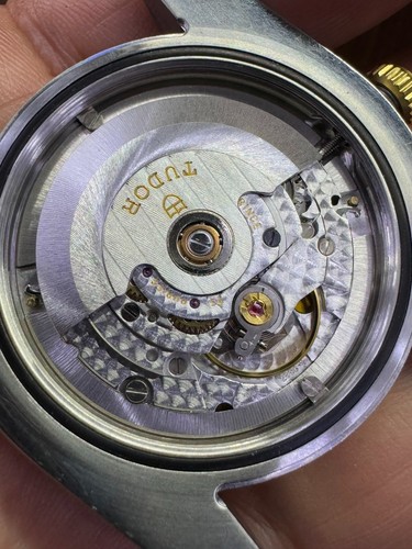 TUDOR CLASSIC DATE DAY M23013 MEN'S WATCH AUTOMATIC 41MM WITHOUT BEZEL - Picture 6 of 9