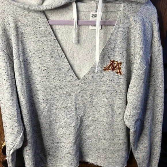 UNDERCOVER VS PINK UNIVERSITY OF MINNESOTA GOPHERS FELPA CON CAPPUCCIO GIROCOLLO taglia media