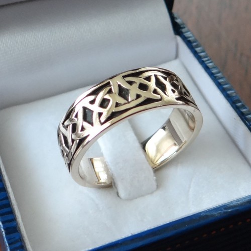 R280 Genuine SOLID 9ct Yellow Gold HEAVY oxidized Keltic Celtic BAND Ring sz W - Picture 3 of 6