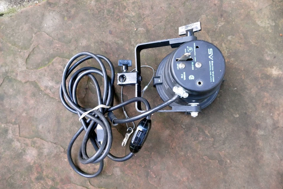 Luz Fotográfica Smith Victor Modelo 710 600W - COMO ESTÁ Piezas Foto 3 de 4