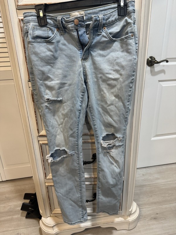 Universal Thread Mid Rise Curvy Skinny Jeans 6/28R