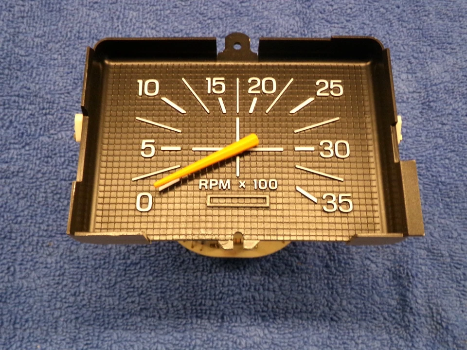 1980 - 1986 Ford F250 F350 Truck Diesel Gauge Cluster Tachometer RPM Tach Foto 4 de 4