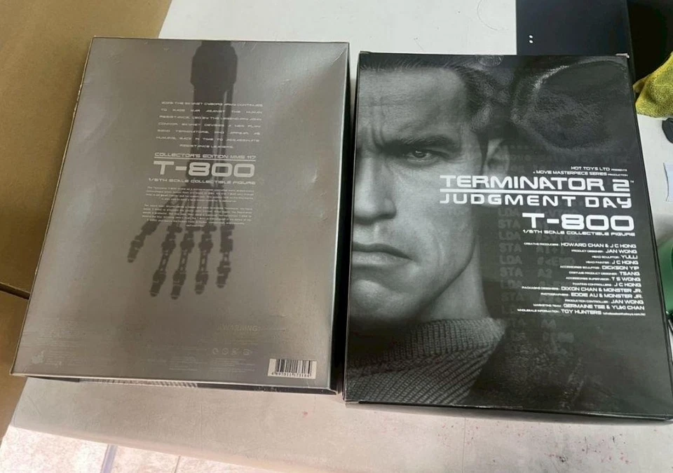 Hot Toys T2 Terminator 2 Judgment Day T-800 1/6 Action Figure MMS117 - Image 2 of 4