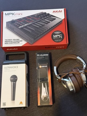 Akai MPK Mini MK3 Black Mit Ultravoice XM8500,  M Audio SP2 Pedal, Kopfhörer