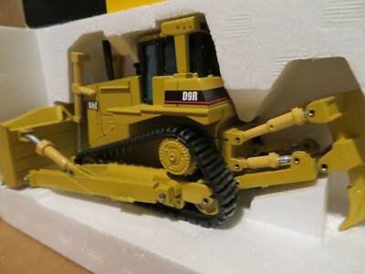 NZG CAT Caterpillar D9R Track Type Tractor 1:50 Scale Made