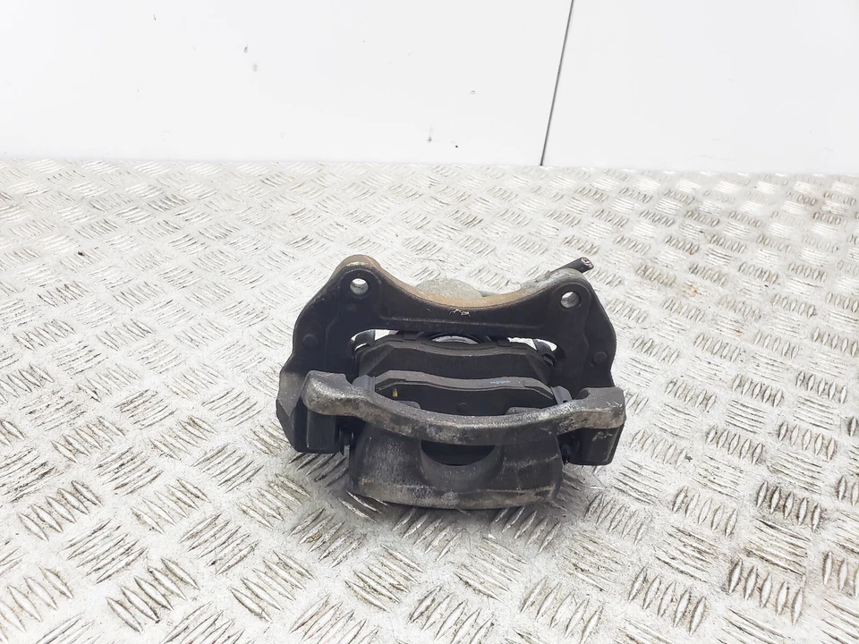 PINZA DE FRENO DELANTERA DERECHA LADO DEL CONDUCTOR HYUNDAI TUCSON MK3 1.6 DIÉSEL 2020 Foto 2 de 4