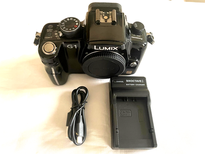 Panasonic LUMIX DMC-G1 12.1MP Body Black w/ Charger Japanese