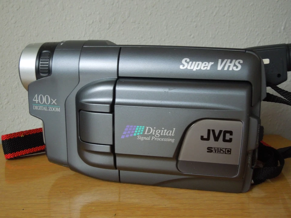 JVC Super VHS-C Video GR-SXM320U w AC/DC Charger - Image 2 of 4