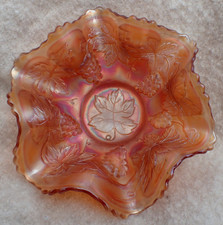 VINTAGE FENTON GRAPE LEAF AND VINE MARIGOLD RUFFLED EDGE COLLAR BASE BOWL