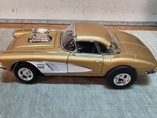 ACME: 1:18  1961 CHEVROLET CORVETTE GASSER "THE FUGITIVE" - A1800932 - FREE SHIP