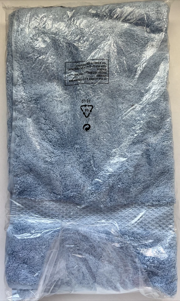 Toalha de mão Yves Delorme Etoile Azur azul claro 22” x 39” nova lacrada - Imagem 4 de 4