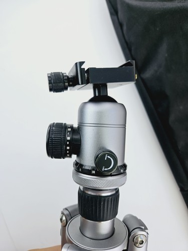 Dolica 57" Ultra Premium Professional Tripod LX600B502D/S - Picture 5 of 14