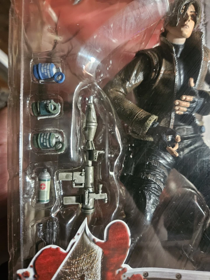 Figura de acción NECA Resident Evil 4 Leon S. Kennedy con chaqueta NUEVO Foto 3 de 4