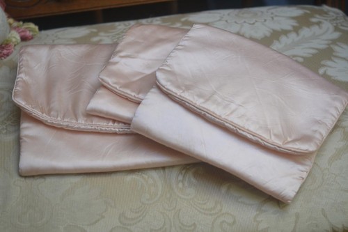 3 Vintage 1960s Peach Satin Lingerie Bra Hose Hankies Etc. Bags 10 x 9 & 12 x 10 - Picture 1 of 4
