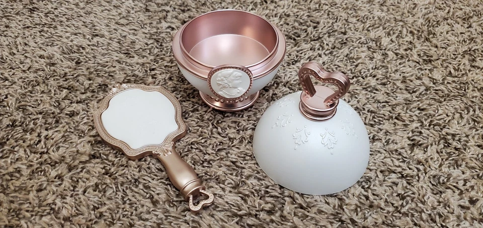 Contenedor facial y espejo Les Merveilleuses Laduree Paris Foto 2 de 4