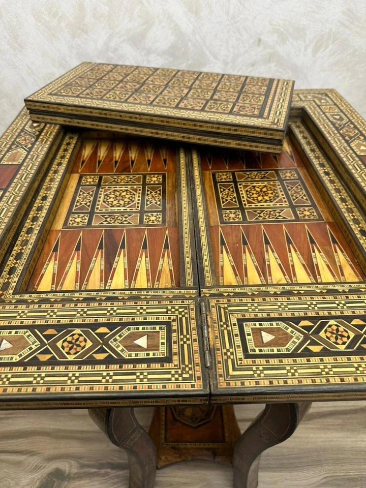 Mesa de juego plegable con incrustaciones de madreperla de madera de marquetería Damasco años 40 Foto 4 de 4