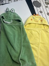 2 Pottery Barn Crocodile  Sun Hooded Bath Pool Towels 100 Cotton