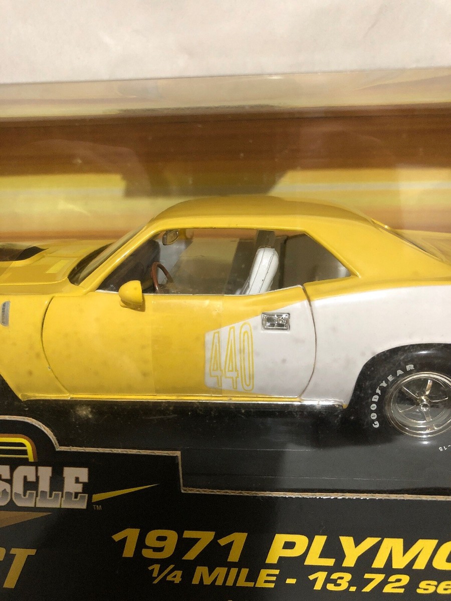 1971 Plymouth Cuda Yellow 1:18 Ertl American Muscle 32751 | eBay