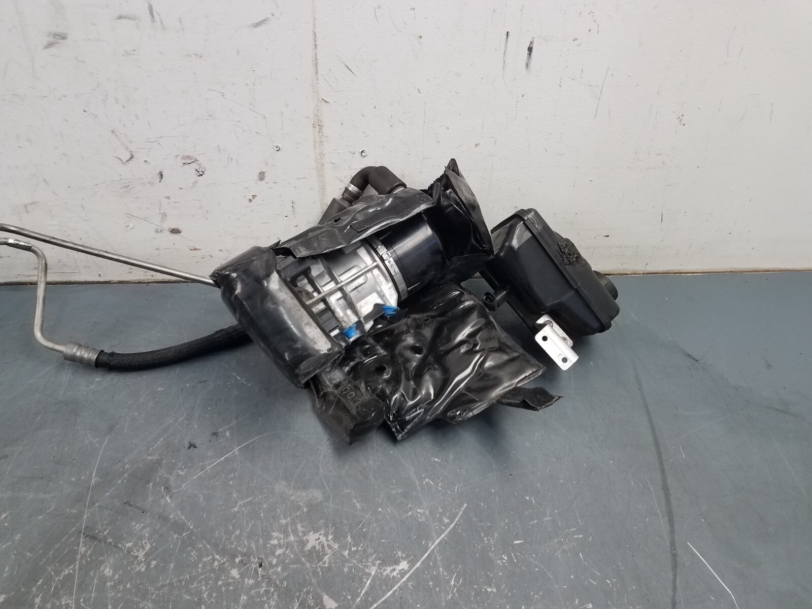 2015 16 17 McLaren 650S Spider Power Steering Pump / Reservoir #3936 H7