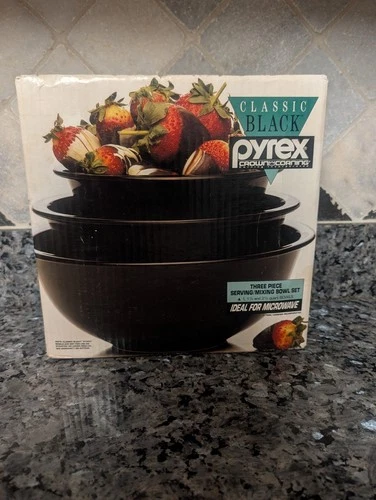Vintage Pyrex Classic Black Nesting Mixing Bowls Set of 3-NIB Pre-Corelle owned