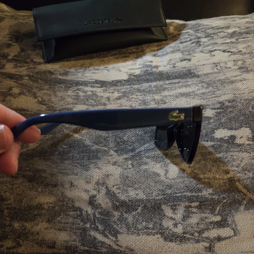 Gafas de sol para hombre Lacoste L734S en negro/azul en increíbles condiciones con estuche Foto 3 de 4
