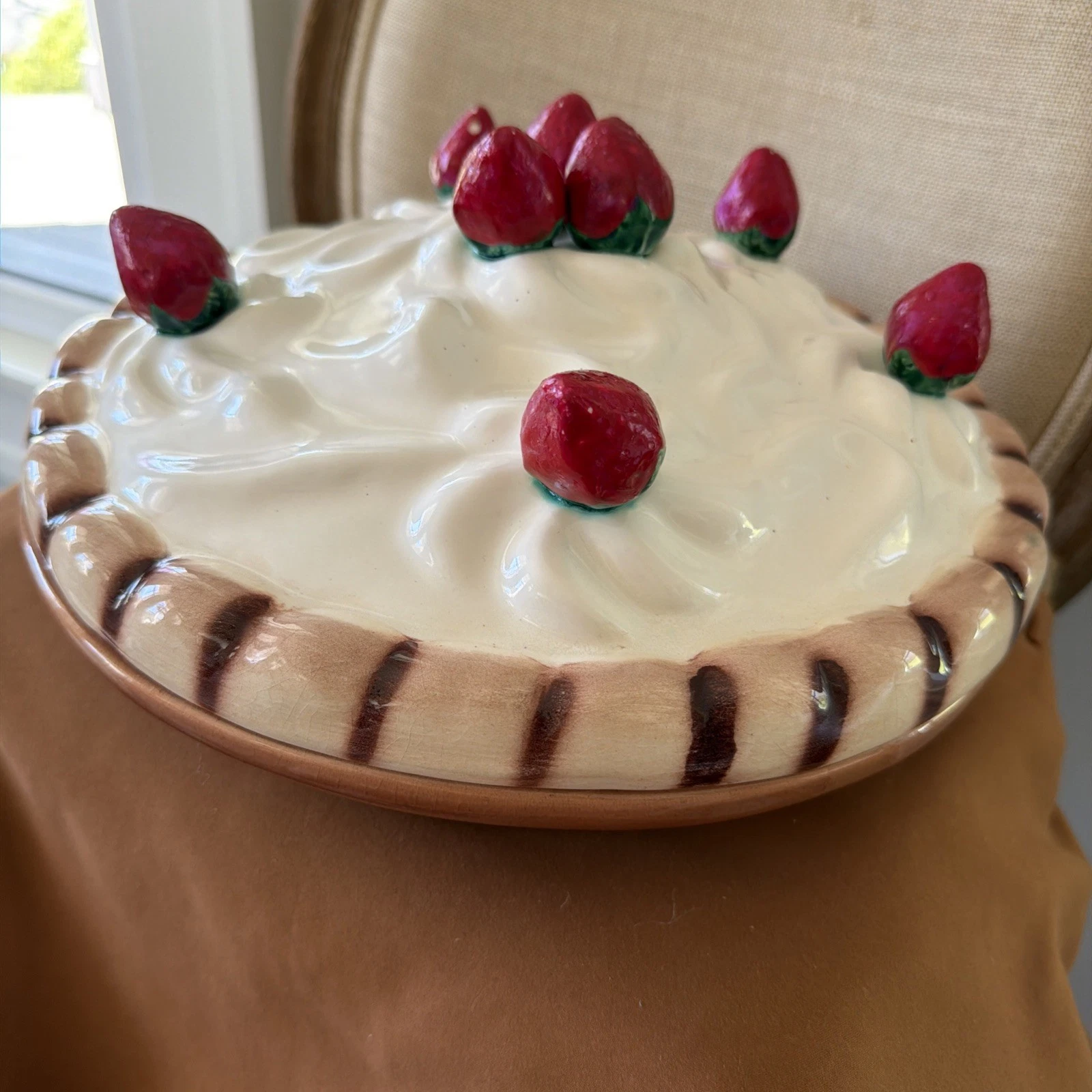 VTG Strawberry pie plate with cover