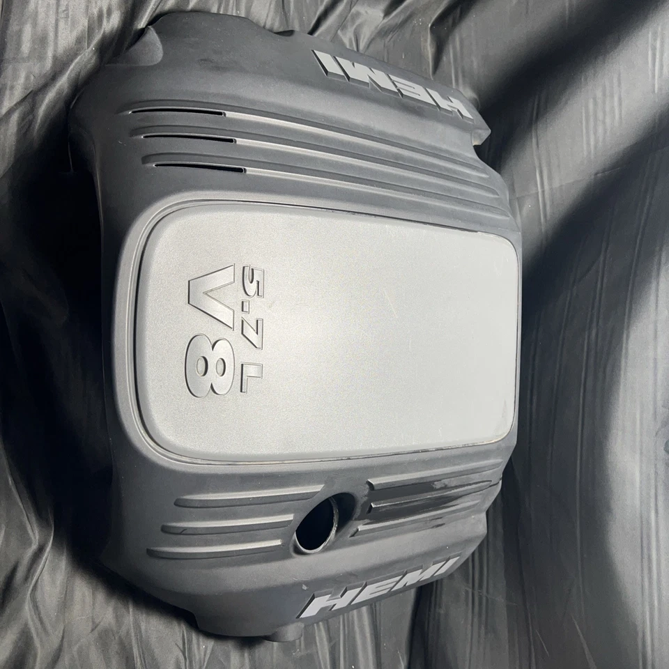 2006 - 2010 Chrysler 300 HEMI 5.7L V8 Engine Cover Black & Silver OEM Daytona - Image 2 of 4
