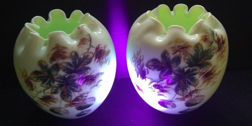 Par de jarrones de vidrio verde uranio estilo festivo Fenton o Helsey vintage raro - Imagen 4 de 8