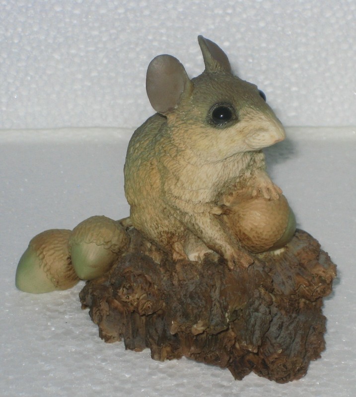 CASTAGNA MOUSE ON LOG WITH SCATTERED ACORNS FIGURINE ITALY MADE 1988 LABEL